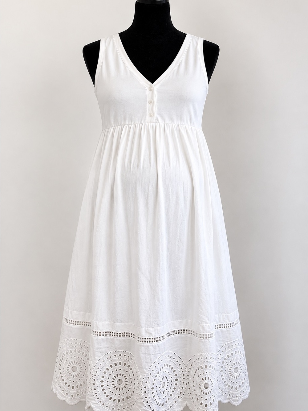 Ingrid & Isabel White Maternity Midi Dress Size Medium Eyelet Embroidered Cotton